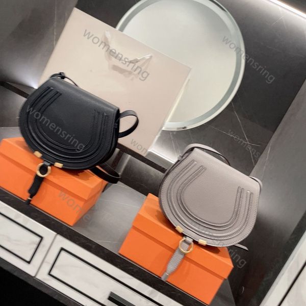 2021 classic stlye fashion c designer suede women hudson handbag rivet tassel messenger crochet bag crossbody shoulder suede bags
2021 classic stlye fashion c designer suede women hudson handbag rivet tassel messenger crochet bag crossbody shoulder suede bags