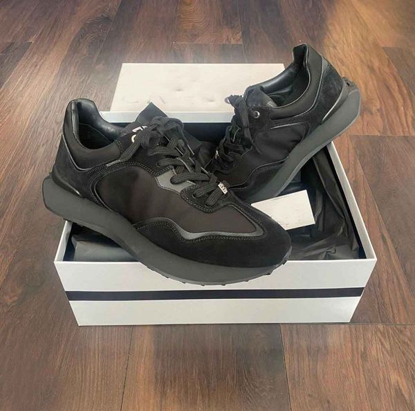 runner sneakers shoes men perforated leather white black technical fabric man trainers man sporty style comfort walking eu38-46
runner sneakers shoes men perforated leather white black technical fabric man trainers man sporty style comfort walking eu38-46