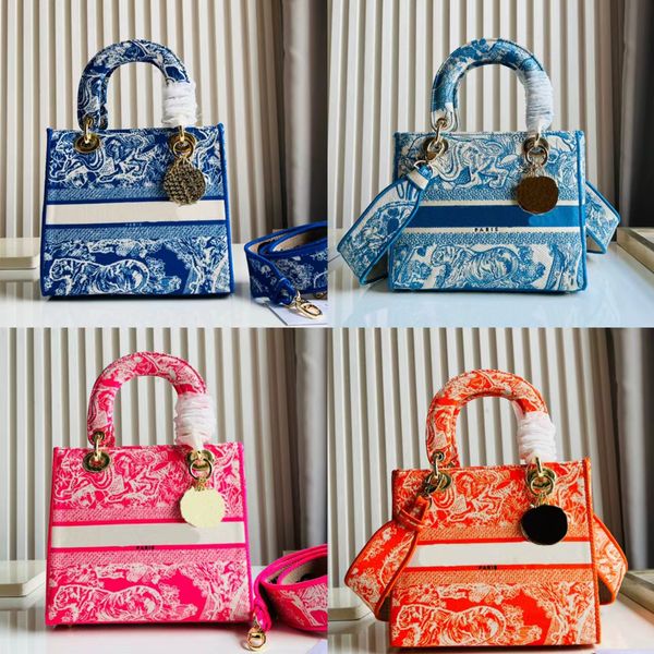 high-quality senior designer fashion pattern bag single shoulder messenger handbag flying bag has large capacity and various colors
high-quality senior designer fashion pattern bag single shoulder messenger handbag flying bag has large capacity and various colors