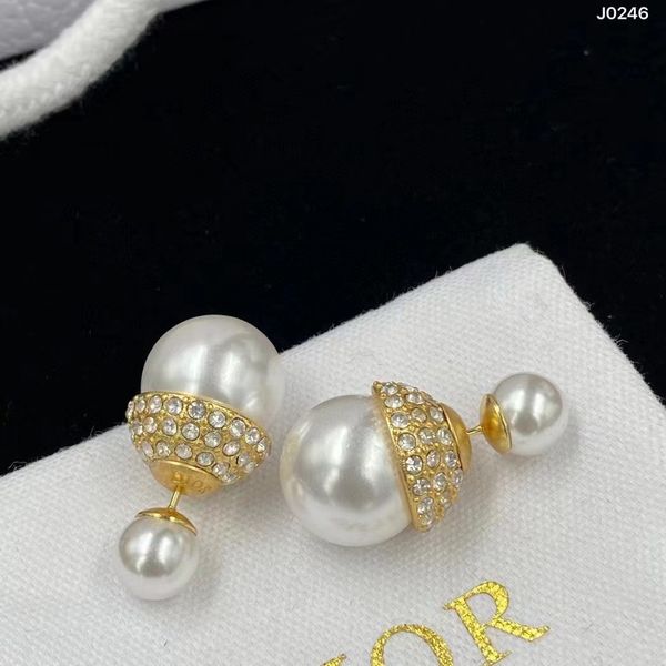 2022 new d family di is wrapped with diamond size pearls women are fashionable simple and advanced earrings, Golden
2022 new d family di is wrapped with diamond size pearls women are fashionable simple and advanced earrings, Golden