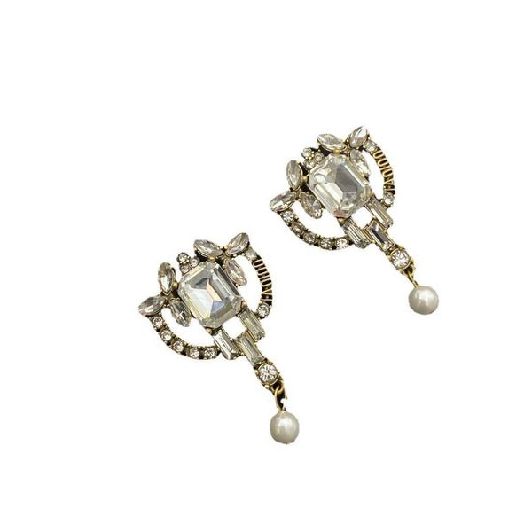 2021 new famous letter d stud earrings s925 silver needle fashion full diamond retro d letters jewelry, Golden;silver
2021 new famous letter d stud earrings s925 silver needle fashion full diamond retro d letters jewelry, Golden;silver