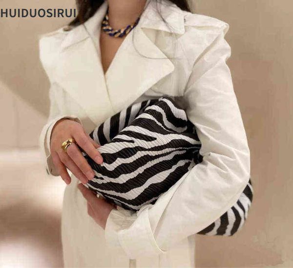 2022 luxury designer handbag brands day clutch dumpling bag zebra cloud clip purse women pleated pouch tote handbags ins 220516
2022 luxury designer handbag brands day clutch dumpling bag zebra cloud clip purse women pleated pouch tote handbags ins 220516