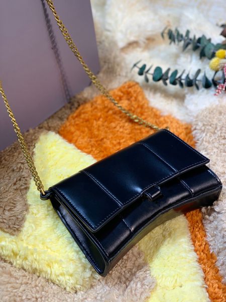 fashion womens bags high-end shoulder bag crocodile pattern design metal link shoulder strap purse
fashion womens bags high-end shoulder bag crocodile pattern design metal link shoulder strap purse