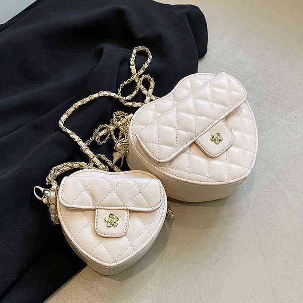 diamond embroidery thread women's bag 2022 summer new popular all-match chain shoulder messenger bag heart-shaped mini bag y220630
diamond embroidery thread women's bag 2022 summer new popular all-match chain shoulder messenger bag heart-shaped mini bag y220630