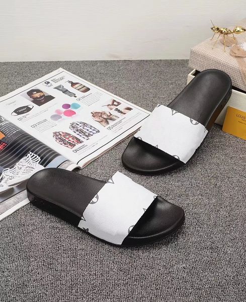 2022 classic womens mens flat slippers pool flip flops couple beach shoes men slippers with box size 35-46, Black 
2022 classic womens mens flat slippers pool flip flops couple beach shoes men slippers with box size 35-46, Black