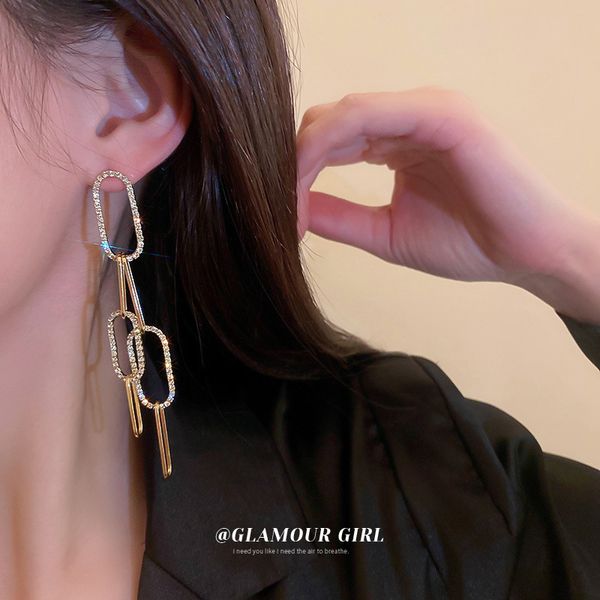 real gold electroplated silver stud rhinestone-encrusted earrings european and american exaggerated design geometric chain earrings fashion, Golden
real gold electroplated silver stud rhinestone-encrusted earrings european and american exaggerated design geometric chain earrings fashion, Golden