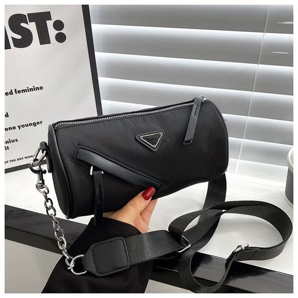 factory online sales nylon cloth women's 2022 new trend fashion single shoulder messenger bag simple chain wide shoulder belt pillow ba
factory online sales nylon cloth women's 2022 new trend fashion single shoulder messenger bag simple chain wide shoulder belt pillow ba