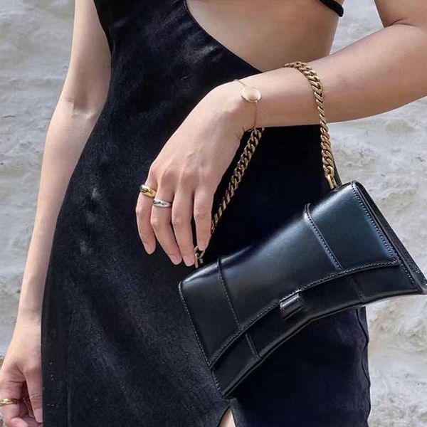 mini chain totes fashionable design hourglass bag novel handbag with irregular shape handbag crocodile embossing 9 styles color
mini chain totes fashionable design hourglass bag novel handbag with irregular shape handbag crocodile embossing 9 styles color