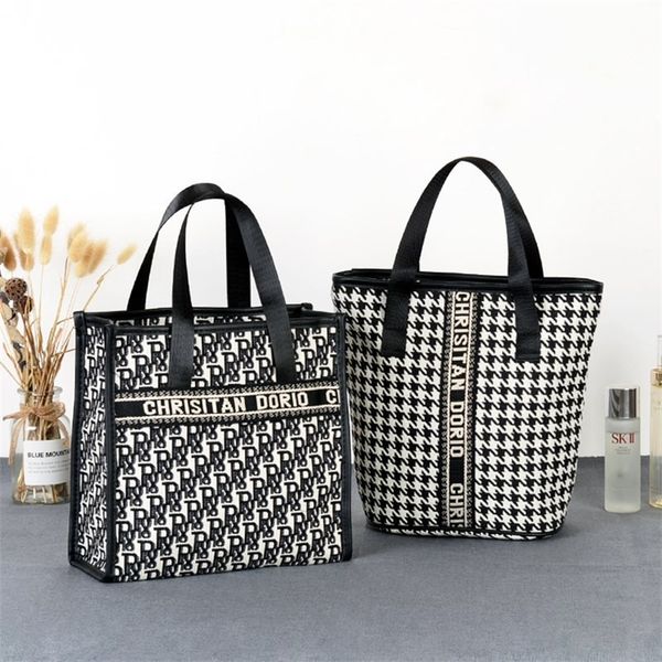 wind lunch box bag bento hand office worker hand hand cloth large capacity cosmetic storage
wind lunch box bag bento hand office worker hand hand cloth large capacity cosmetic storage