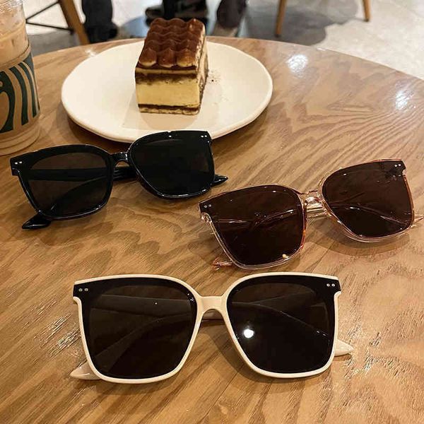 luxury brand designer small and versatile blue women's fashion summer anti ultraviolet sunglass vintage sun glasses for men ladies eyew, White;black
luxury brand designer small and versatile blue women's fashion summer anti ultraviolet sunglass vintage sun glasses for men ladies eyew, White;black