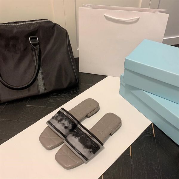 2022 new classics designer women slippers sandals summer leather print rhombus pattern beach slide fashion scuffs slippers indoor luxurys sh, Black
2022 new classics designer women slippers sandals summer leather print rhombus pattern beach slide fashion scuffs slippers indoor luxurys sh, Black
