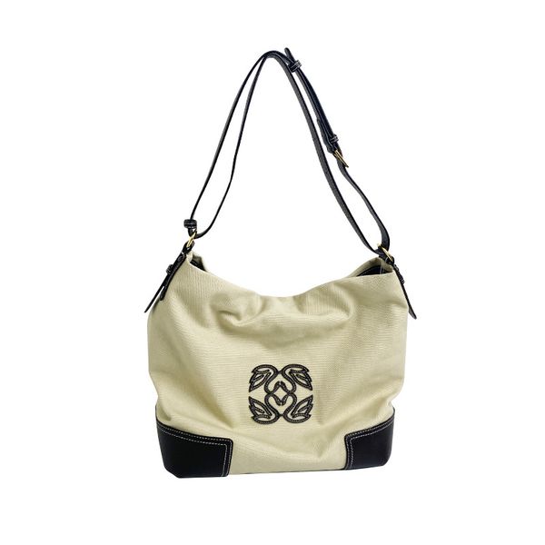designer women tote and shopping bag with large-capcity swan partten canvas bag in real leather
designer women tote and shopping bag with large-capcity swan partten canvas bag in real leather