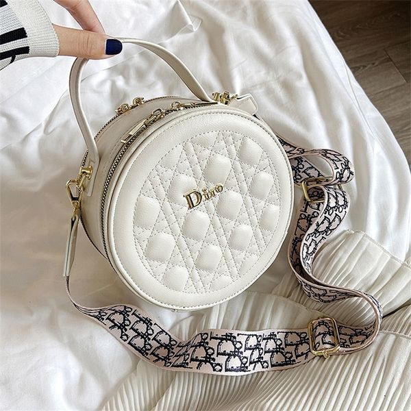 10% off 2022 new fashion trendy bags round cake embroidered thread letter small round korean version foreign style single shoulder messenger
10% off 2022 new fashion trendy bags round cake embroidered thread letter small round korean version foreign style single shoulder messenger