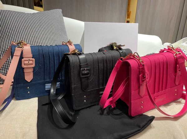 clamshell packages luxury brand bag double color matching the french out necessary wholesale handbags
clamshell packages luxury brand bag double color matching the french out necessary wholesale handbags