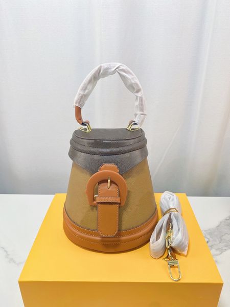designer-mini18cm ladies handbag messenger bag shoulder bag new simple bucket bag fashionable and versatile
designer-mini18cm ladies handbag messenger bag shoulder bag new simple bucket bag fashionable and versatile