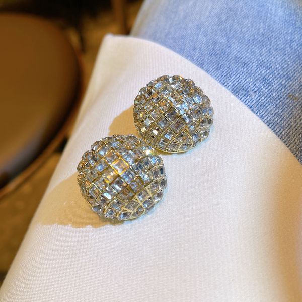 geometric hemispherical earrings have high temperament and quality. they are extremely plated with, Golden;silver
geometric hemispherical earrings have high temperament and quality. they are extremely plated with, Golden;silver
