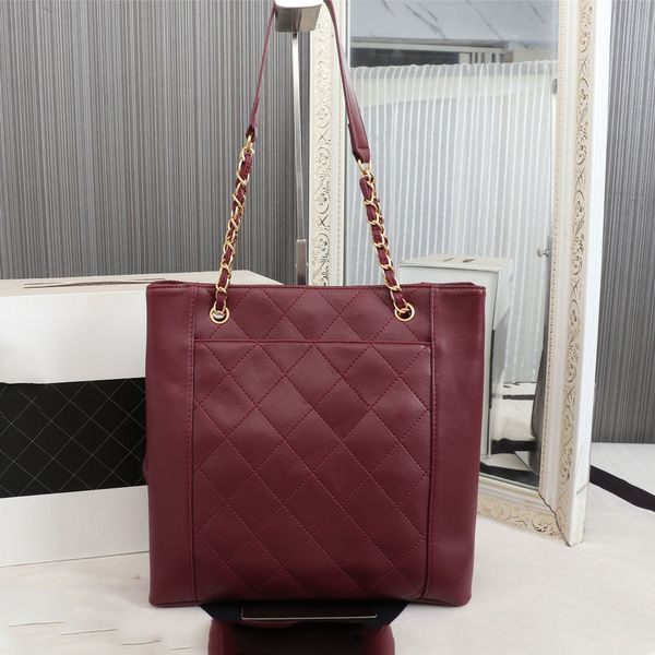30cm tote handbag premium calfskin classic quilted plaid weave backpack chain with vintage gold tower buckle ladies travel outdoor luxury de
30cm tote handbag premium calfskin classic quilted plaid weave backpack chain with vintage gold tower buckle ladies travel outdoor luxury de