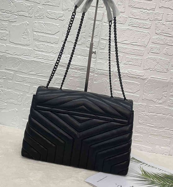 2022 leather flip chain one shoulder messenger bag, summer new fashion casual bag with box
2022 leather flip chain one shoulder messenger bag, summer new fashion casual bag with box