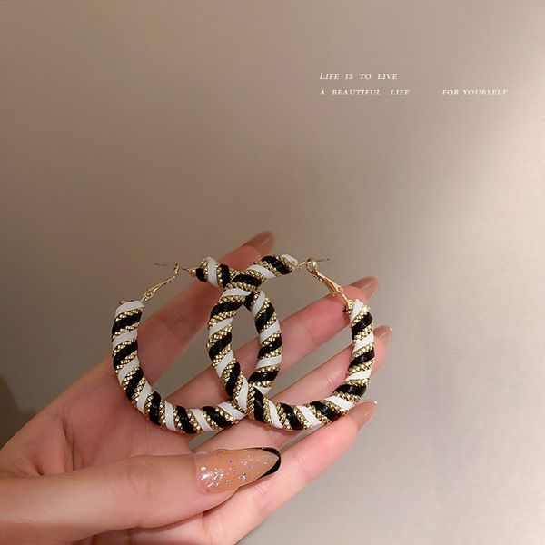 925 silver needle european and american fashion exaggerated black and white stripes ear ring classy face slim-looking eardrop earrings, Golden
925 silver needle european and american fashion exaggerated black and white stripes ear ring classy face slim-looking eardrop earrings, Golden