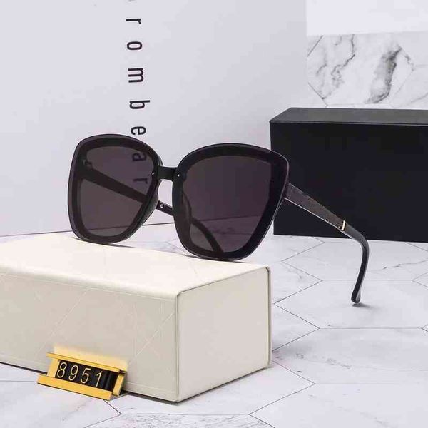 overseas 2022 new sunglass women's street shooting sunglass tourism polarizing glass 8951, White;black 
overseas 2022 new sunglass women's street shooting sunglass tourism polarizing glass 8951, White;black