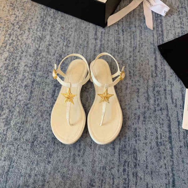 slippers xiaxiaoxiang style original same fashion versatile drill buckle clip foot flat bottom comfortable women's sandals package mail, Black
slippers xiaxiaoxiang style original same fashion versatile drill buckle clip foot flat bottom comfortable women's sandals package mail, Black