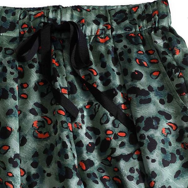 green leopard printing dyeing draped wideleg women's pants spring vintage korean fashion highwaist casual pants for women l220816, Black;white
green leopard printing dyeing draped wideleg women's pants spring vintage korean fashion highwaist casual pants for women l220816, Black;white
