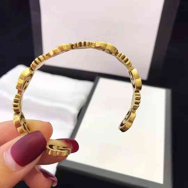 2023 designer new fashion jewelry ancient double daisy open female light luxury old flower bracelet, Black
2023 designer new fashion jewelry ancient double daisy open female light luxury old flower bracelet, Black