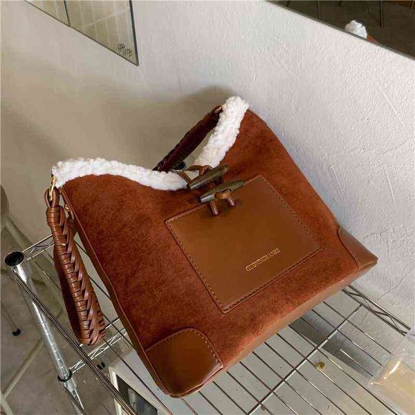 autumn winter brown woven stitched plush single shoulder messenger bag simple and versatile horn buckle portable crescent bag 220607
autumn winter brown woven stitched plush single shoulder messenger bag simple and versatile horn buckle portable crescent bag 220607