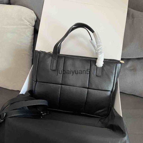 luxury designer handbag ladies tote bags all-match artwork tote embroidery women handbags layer cowhide shoulder bag zipper horizontal check
luxury designer handbag ladies tote bags all-match artwork tote embroidery women handbags layer cowhide shoulder bag zipper horizontal check