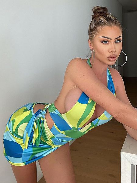 2022 new print plus size swimwear women with beach sarong one piece swimsuit female backless bathing suit summer beach wear, White;black
2022 new print plus size swimwear women with beach sarong one piece swimsuit female backless bathing suit summer beach wear, White;black