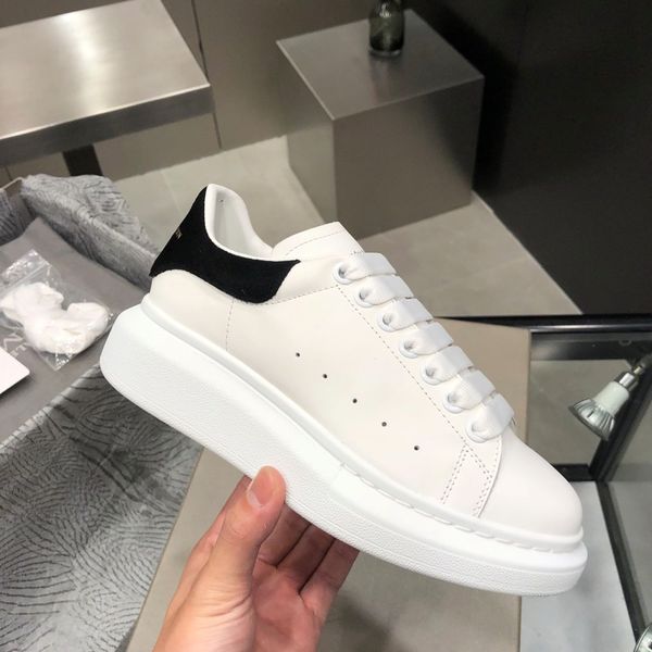 fashion men designer woman shoes leather lace up platform oversized sole sneakers white black mens womens luxury velvet suede casual shoes c
fashion men designer woman shoes leather lace up platform oversized sole sneakers white black mens womens luxury velvet suede casual shoes c