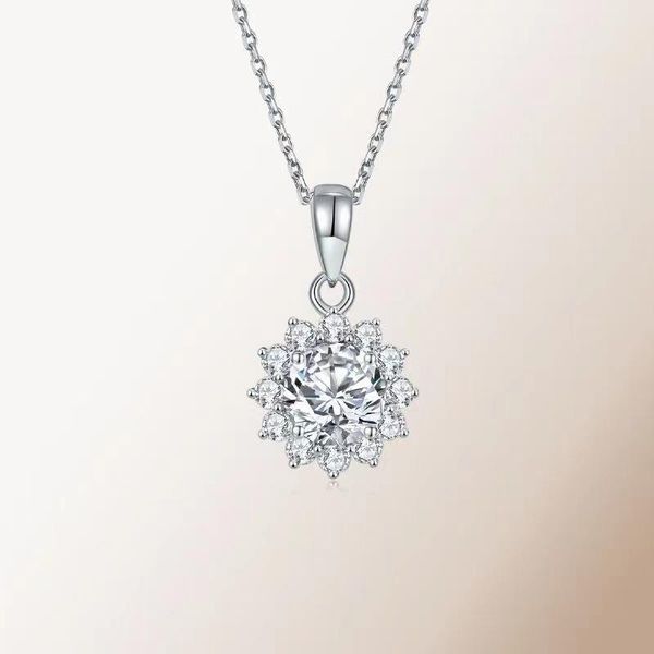 trendy pendant necklaces 925 sterling silver 1-2ct d color vvs1 moissanite sunflower necklace for womenu jewelry diamond test pass birthday
trendy pendant necklaces 925 sterling silver 1-2ct d color vvs1 moissanite sunflower necklace for womenu jewelry diamond test pass birthday