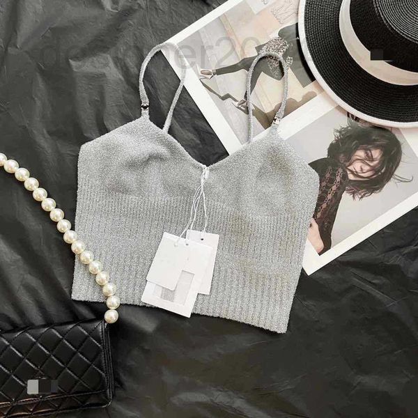 women's t-shirt designer autumn and winter 2022 new small fragrance v-neck silver thread short knitted suspender vest z1do, White
women's t-shirt designer autumn and winter 2022 new small fragrance v-neck silver thread short knitted suspender vest z1do, White