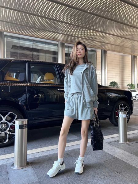 two piece dress designer 22ss spring xiaoxiang and summer new european embroidery zipper towel cotton hooded cardigan sweater women's s, White
two piece dress designer 22ss spring xiaoxiang and summer new european embroidery zipper towel cotton hooded cardigan sweater women's s, White