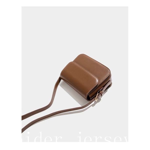 women's bag 2021 new high-end sense niche caramel small square bag messenger bags 677, Black;red
women's bag 2021 new high-end sense niche caramel small square bag messenger bags 677, Black;red