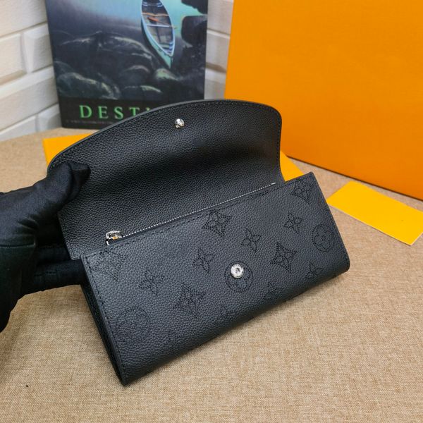 designer men and women wallets ps high-end leather luxury solid-color hand-held card bag long piece with box size 19-10cm, Red;black
designer men and women wallets ps high-end leather luxury solid-color hand-held card bag long piece with box size 19-10cm, Red;black