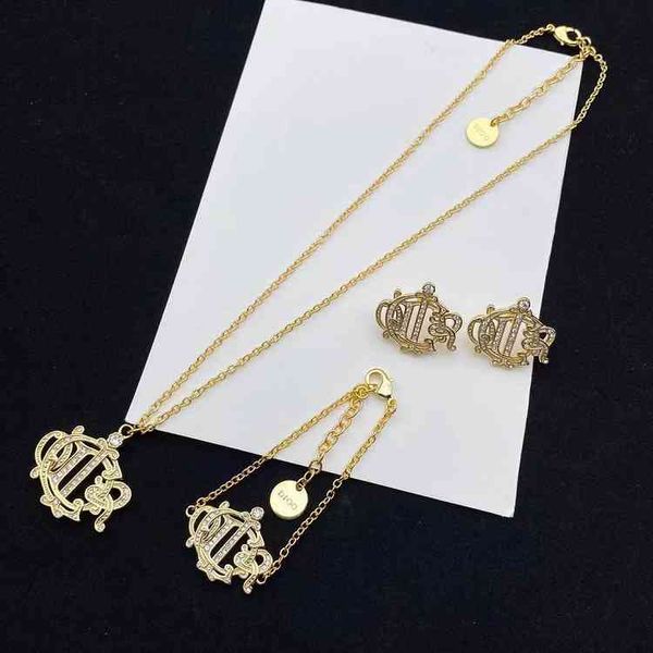 gold plated diamond inlaid letter necklace simple fashion versatile girls' clavicle chain, Black
gold plated diamond inlaid letter necklace simple fashion versatile girls' clavicle chain, Black