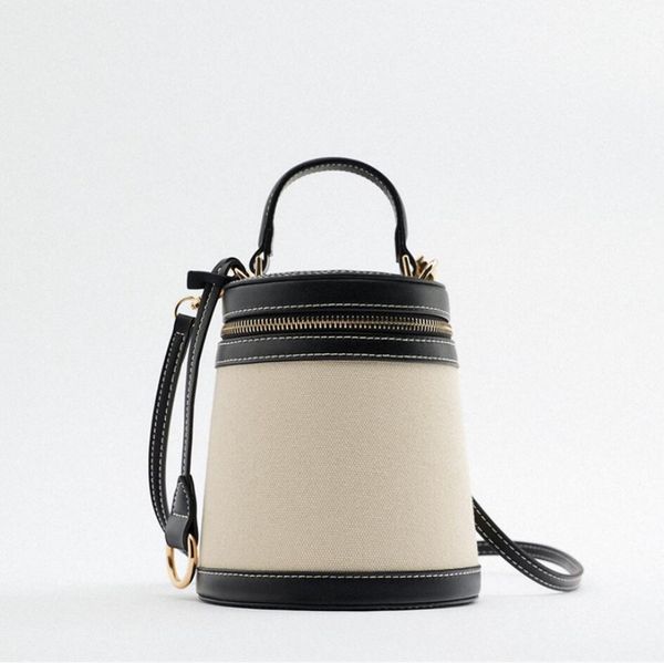 brand round flap bucket bag for women canvas box shoulder crossbody bag designer handle bag ladies fashion portable
brand round flap bucket bag for women canvas box shoulder crossbody bag designer handle bag ladies fashion portable