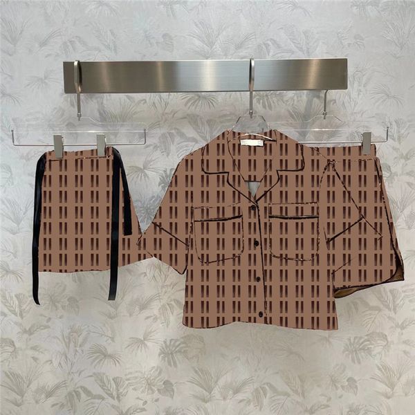 vintage designer suit sleepwear ladies lapel short shirt elastic shorts silk pajamas with letter bag soft touch comfortable satin sleepwears, Black;red
vintage designer suit sleepwear ladies lapel short shirt elastic shorts silk pajamas with letter bag soft touch comfortable satin sleepwears, Black;red