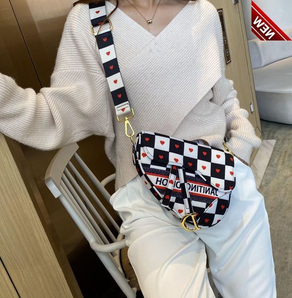 new star net red same single shoulder oblique cross horseshoe semi-circular d-shaped home women's bag tide
new star net red same single shoulder oblique cross horseshoe semi-circular d-shaped home women's bag tide