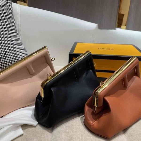 luxury f bag 2022 autumn and winter new hand chain cowhide leisure hand women's motorcycle fashion
luxury f bag 2022 autumn and winter new hand chain cowhide leisure hand women's motorcycle fashion