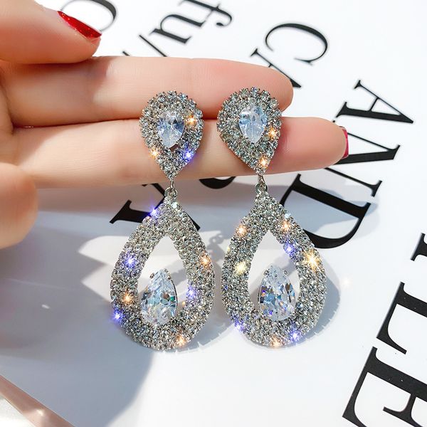 925 silver needle shiny diamond-encrusted drop-shaped earrings female korean personalized eardrops european and american high-profile earrin, Golden
925 silver needle shiny diamond-encrusted drop-shaped earrings female korean personalized eardrops european and american high-profile earrin, Golden