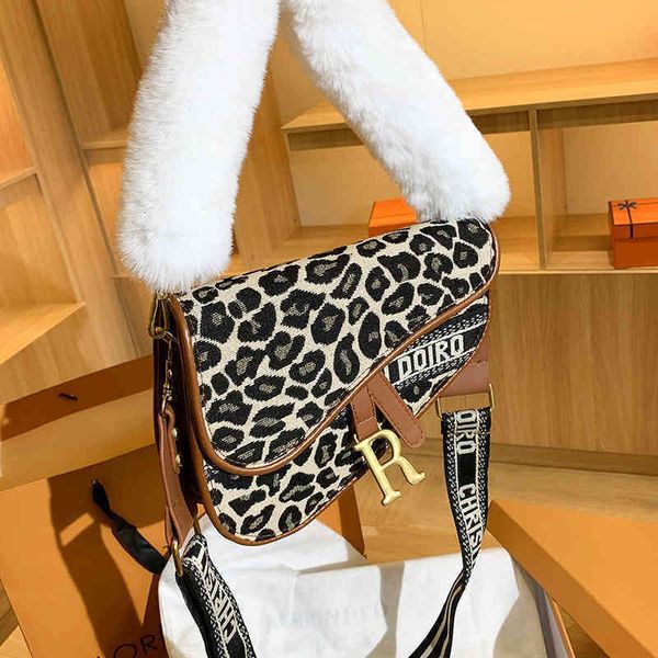 70% off design french leopard print minority female winter armpit moon personalized single shoulder menger
70% off design french leopard print minority female winter armpit moon personalized single shoulder menger