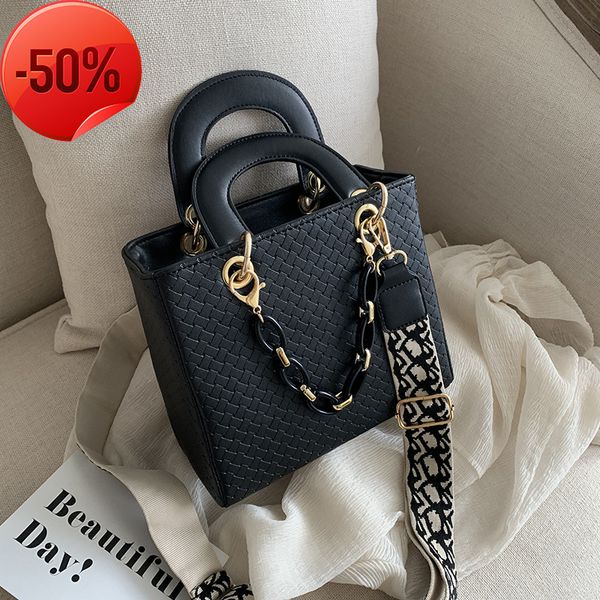 luxury designerbag women's 2020 autumn and winter new korean fashion wide princess bag woven single shoulder messenger handbag
luxury designerbag women's 2020 autumn and winter new korean fashion wide princess bag woven single shoulder messenger handbag