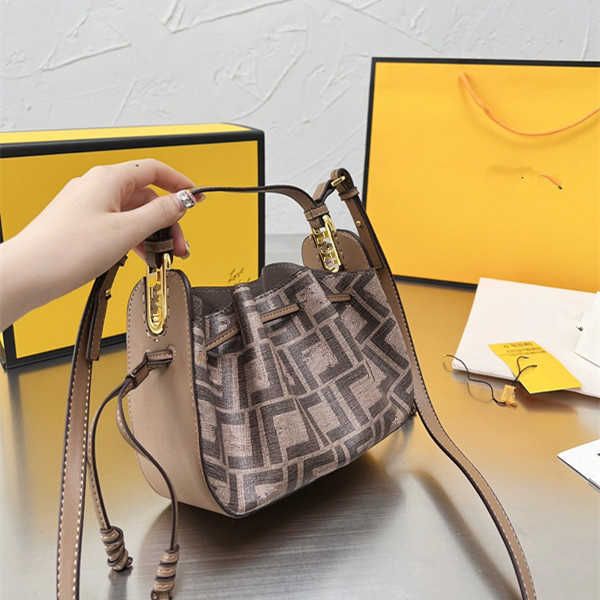 designer bag women fashion handle quality crossbody shoulder strap beach handbag fendyity letter roma travel luxury fendace purse bjq1
designer bag women fashion handle quality crossbody shoulder strap beach handbag fendyity letter roma travel luxury fendace purse bjq1