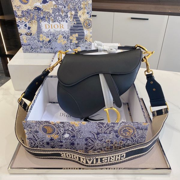 Dior Dupe Womens Saddle Bag Black AAAAA Designer Lady Crossbody Bag Luxury Brand Designers Blue Jacquem Woman Bags Handbags Purse With Box 25CM Sac Luxe Femme
Dior Dupe Womens Saddle Bag Black AAAAA Designer Lady Crossbody Bag Luxury Brand Designers Blue Jacquem Woman Bags Handbags Purse With Box 25CM Sac Luxe Femme