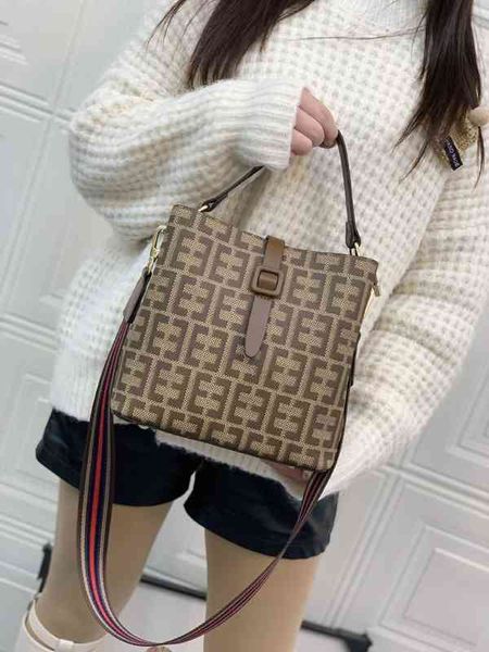 handbags bags light luxury women's 2022 new tote fashion versatile large capacity one shoulder portable messenger, Black;red
handbags bags light luxury women's 2022 new tote fashion versatile large capacity one shoulder portable messenger, Black;red