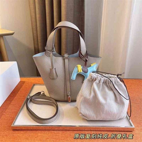 designer handbag family hems bags 2022 h first layer cowhide portable retro litchi pattern vegetable basket women's bucket
designer handbag family hems bags 2022 h first layer cowhide portable retro litchi pattern vegetable basket women's bucket