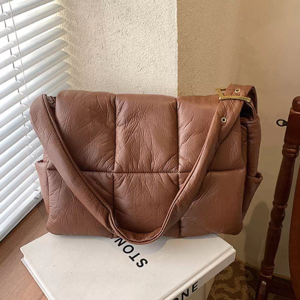 hbp large-capacity soft leather rhombus padded women's bag 2021 autumn and winter new fashion messengerbag all-match shoulder underarm, Black;red
hbp large-capacity soft leather rhombus padded women's bag 2021 autumn and winter new fashion messengerbag all-match shoulder underarm, Black;red
