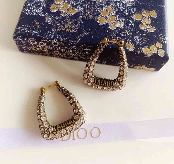 2022 factory wholesale new di home full diamond earrings, old light luxury female earrings, Golden
2022 factory wholesale new di home full diamond earrings, old light luxury female earrings, Golden